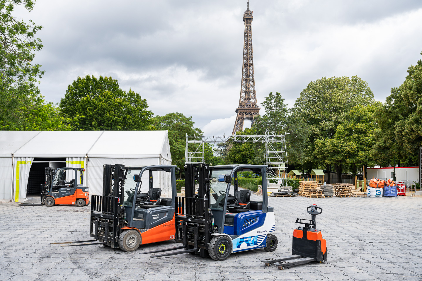 Paris 2024 - Chariot toyota Tour eiffel