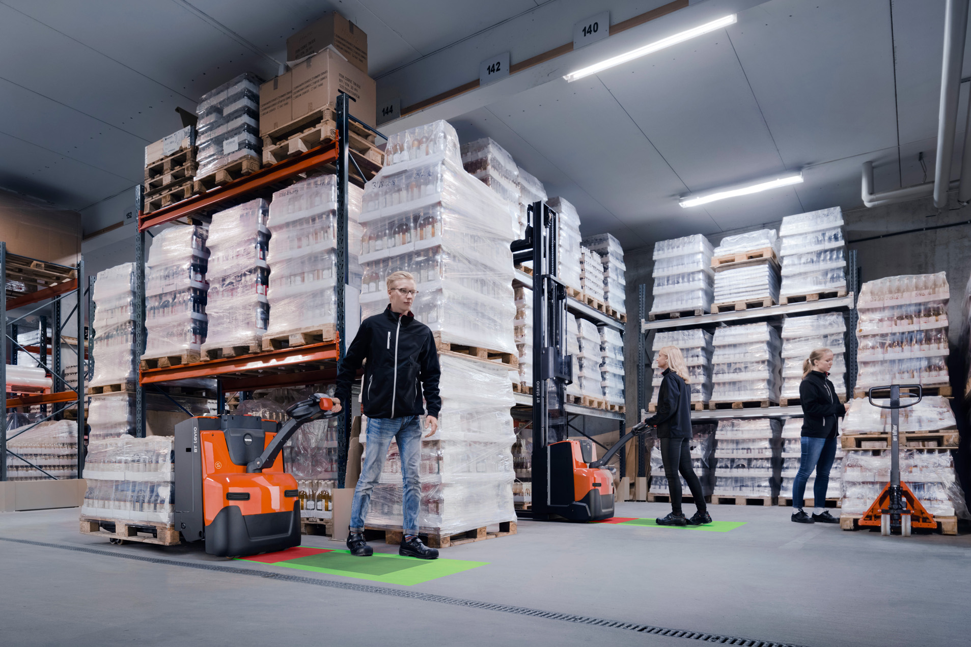 Transpalettes et gerbeurs Toyota avec le système de protection des pieds