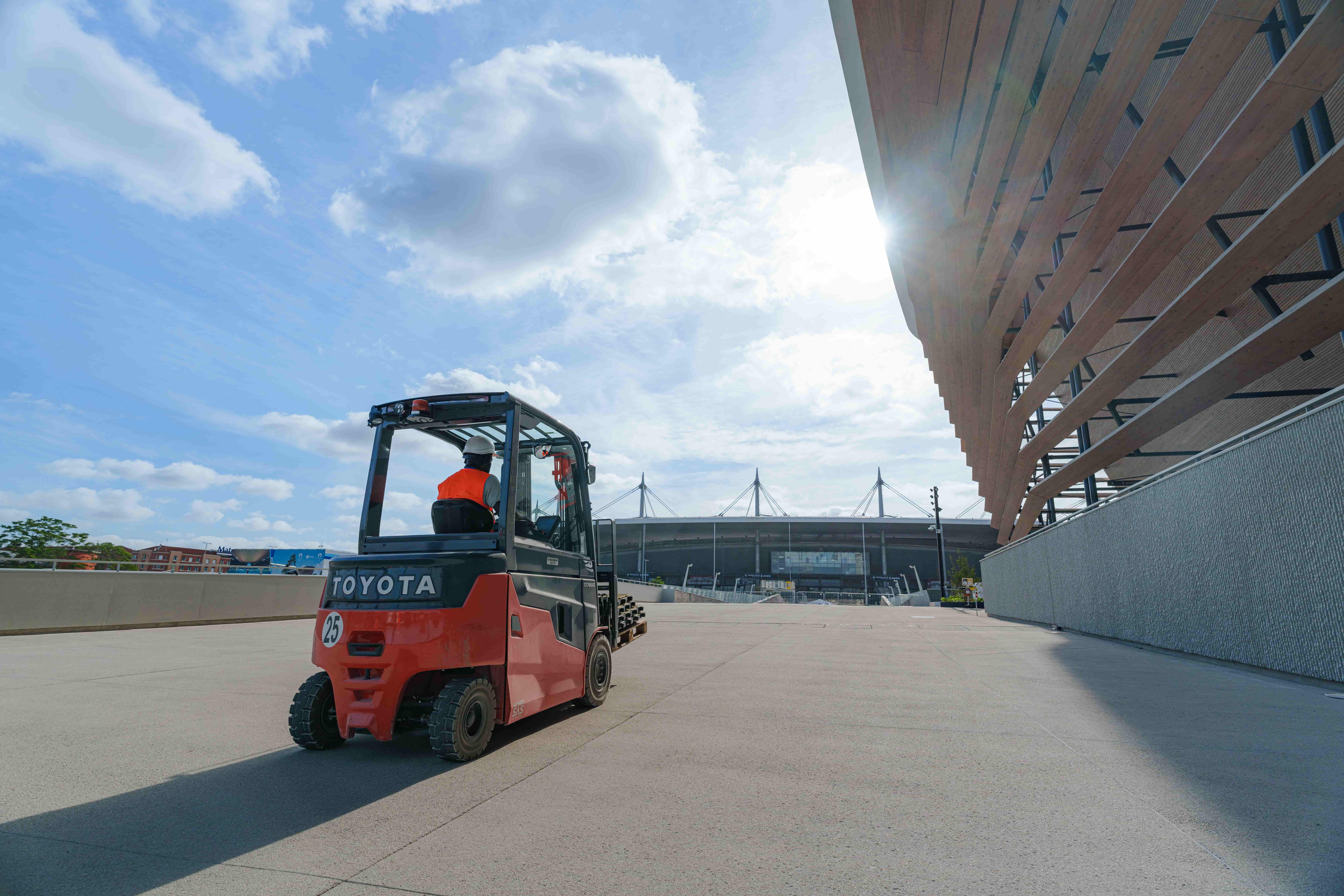 Paris 2024 - Centre Aquatique chariot toyota